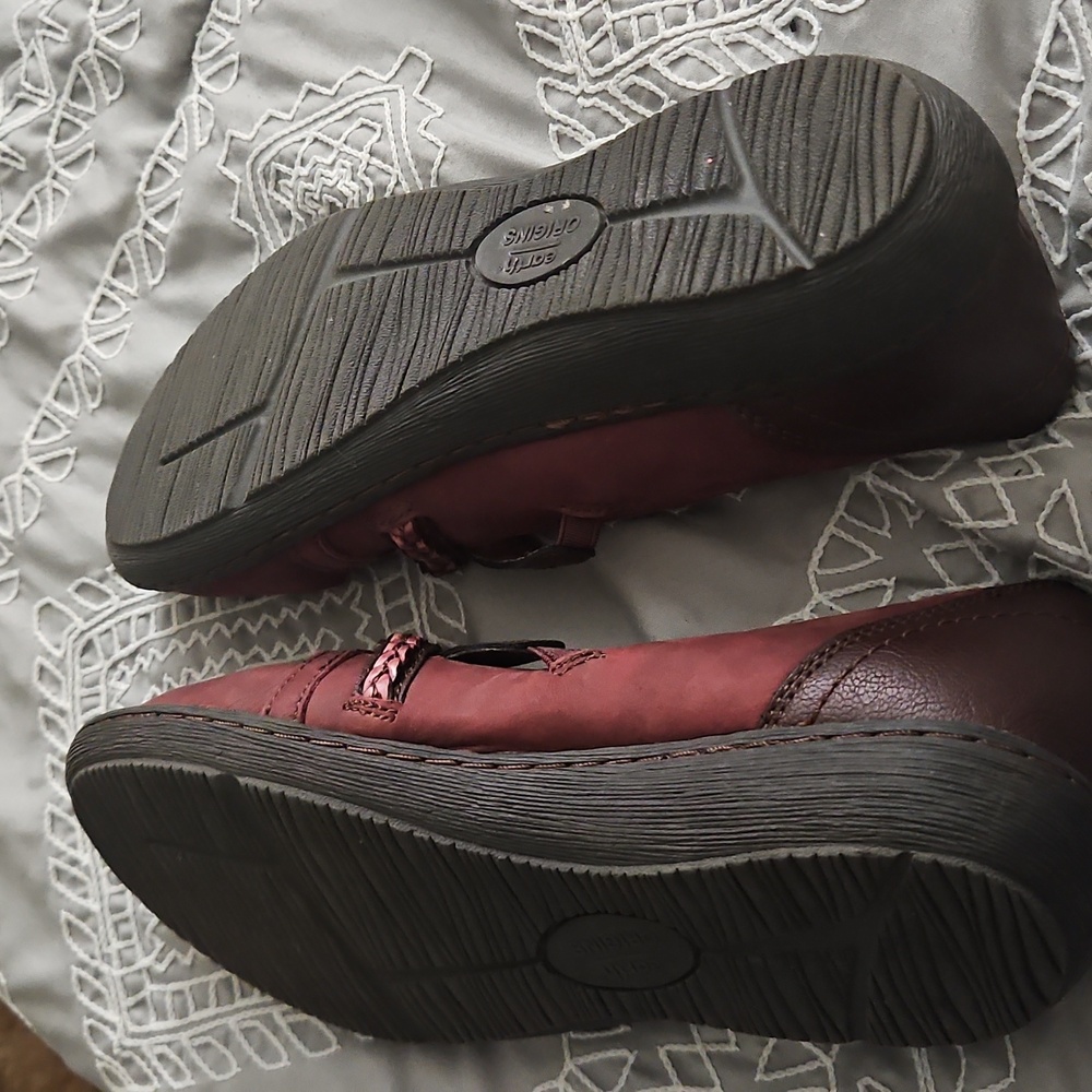 7.5 Earth Origins Women's‎ Maroon Flats - Picture 4 of 4